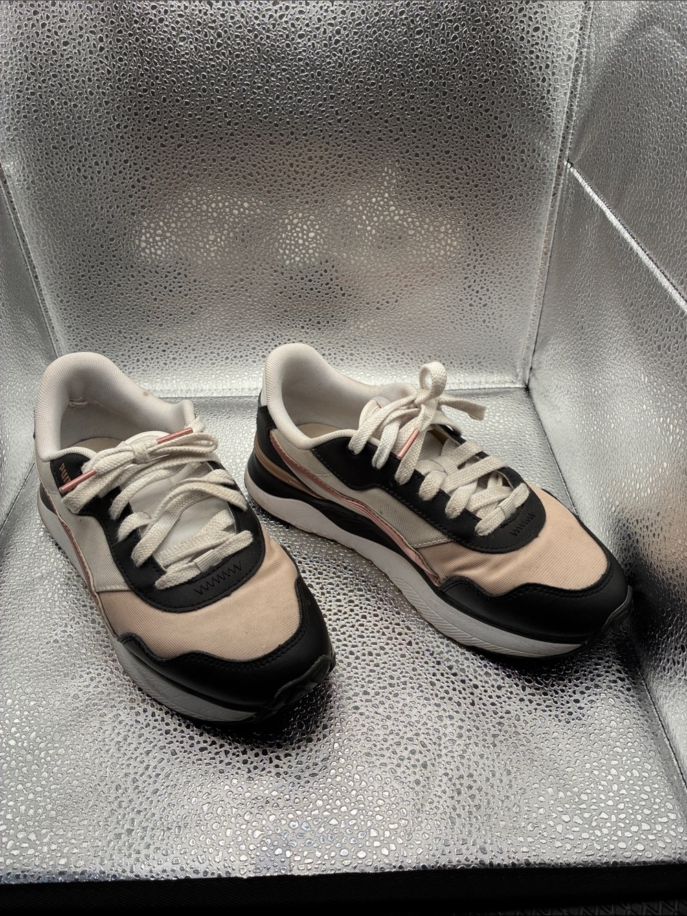 Women’s Casual Lace-Up Sneakers in white, rose gold & Black